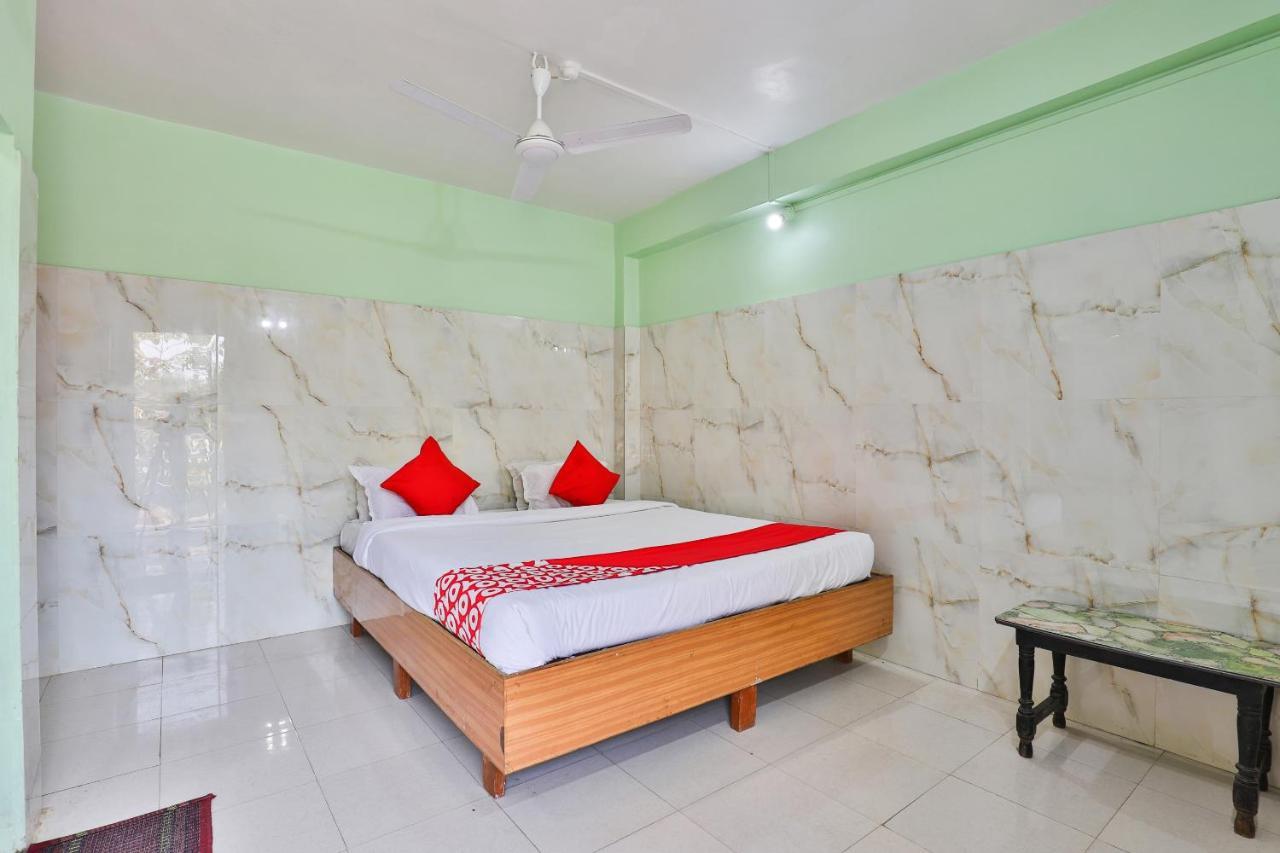 Oyo 24833 Hotel Silver Daman Exterior foto